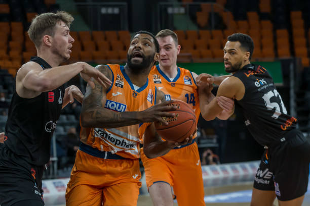 引发人们的 引发人们的